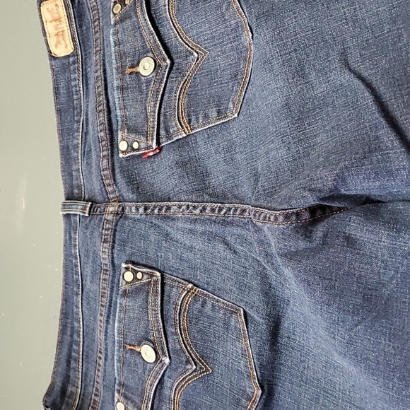 Levi's 505 straight leg jeans. Flap back pocket. Good‎ used condition. 36" 29". - Picture 6 of 10